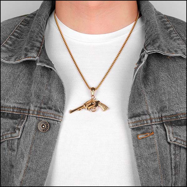 Collier avec pendentif revolver