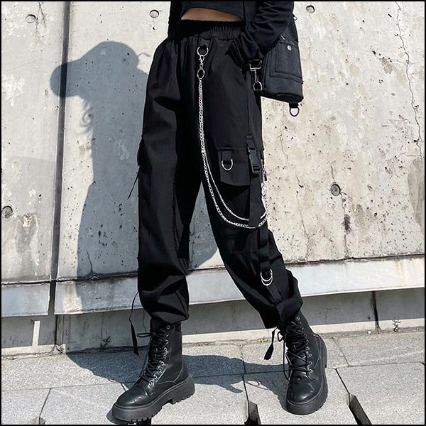 Pantalon cargo femme noir avec chaine