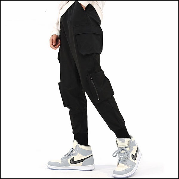 Pantalon cargo noir coupe droite