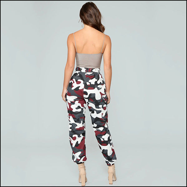 Pantalon imprimé camouflage femme
