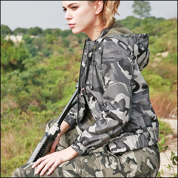 Veste courte camouflage femme