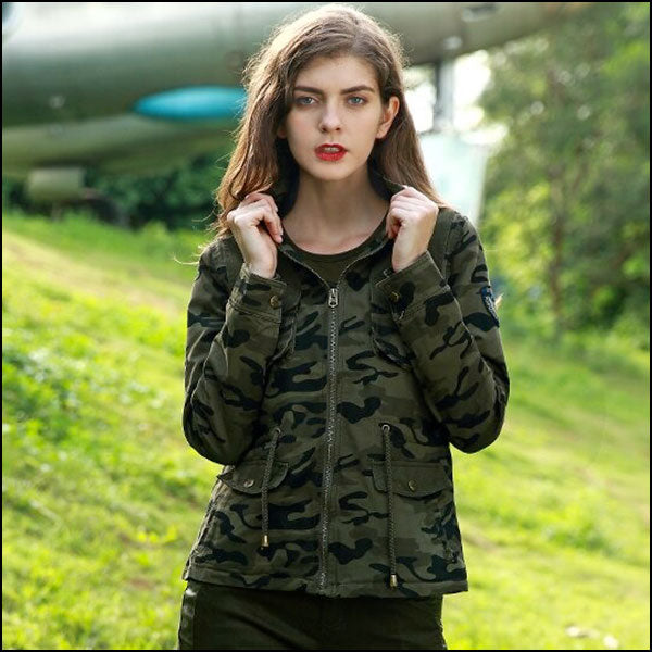 Veste militaire femme avec écusson