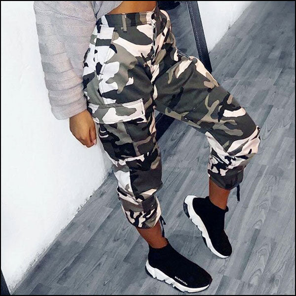Pantalon cargo imprimé camouflage femme